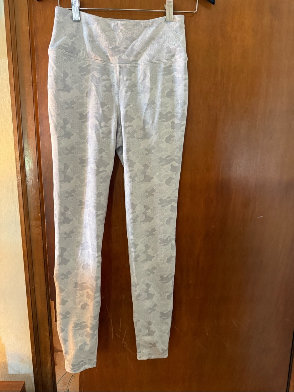 Danskin Light Gray Camo High-Rise Leggings